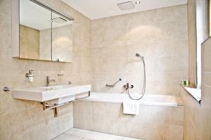 Koupelna v ubytování Chalet Rivendell - GRIWA RENT AG + 36 fotografií