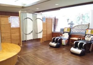 a waiting room with a group of chairs and a table at Higashiyama Park Hotel Shinfugetsu in Aizuwakamatsu