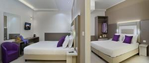 A bed or beds in a room at Hotel Boemia