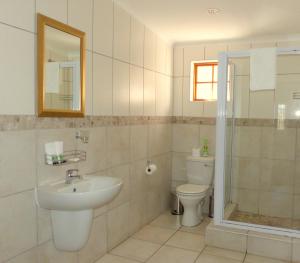 Bathroom sa The Kraal Addo