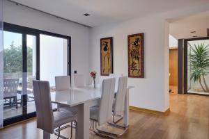 Gallery image of Can miami modern house close platja den bossa in Sant Jordi