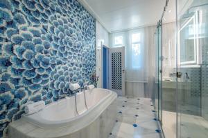 Salle de bains dans l'établissement Gran Hotel Miramar GL