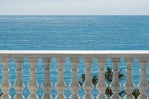 Vue générale sur la mer ou vue sur la mer prise depuis l'hôtel