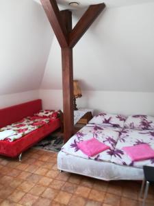Voodi või voodid majutusasutuse Homestay Svatá toas