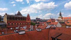 Vista generica su Praga o vista sulla città dall'interno dell'hotel