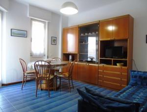 A seating area at Deiva Holidays