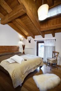 a bedroom with a bed and a chair and a window at Albergo Passepartout in Scopello