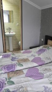 Katil atau katil-katil dalam bilik di Martvili Newhotel