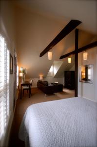 a bedroom with a bed and a living room at Hotel Les Trois Soeurs in Perce