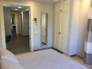 Posteľ alebo postele v izbe v ubytovaní Villa Las Lomas de Marbella