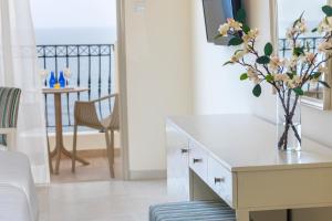 Зона вітальні в Aquamare Beach Hotel & Spa