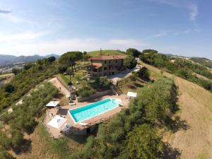 Bazén v ubytovaní Agriturismo San Fedele alebo v jeho blízkosti