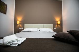Voodi või voodid majutusasutuse Moma Hotel Wellness & Spa toas