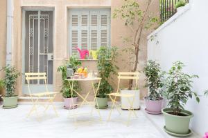 Vonkajšia záhrada v ubytovaní Grandma's Chic & Bright Athenian home with a Patio