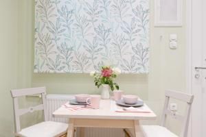Fotografia z galérie ubytovania Grandma's Chic & Bright Athenian home with a Patio v Aténach