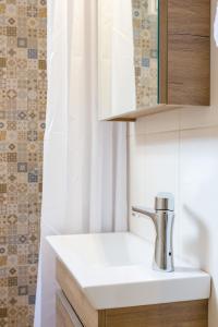 Fotografia z galérie ubytovania Grandma's Chic & Bright Athenian home with a Patio v Aténach