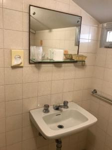 Koupelna v ubytování Hotel MIRO' + 25 fotografií