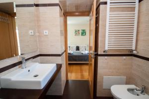 a bathroom with a sink and a mirror at Binny's House Cascais - Renting rooms not the whole house in Alcabideche +17 photos