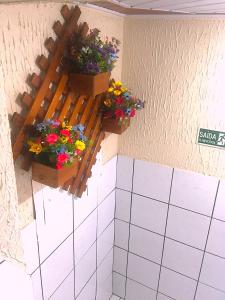a room with two boxes of flowers on a wall at Hotel Fortaleza III Manaus in Manaus