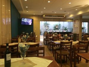 a restaurant with tables and chairs and a bar at Hotel Europa in Montevideo