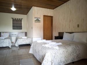 เตียงในห้องที่ Fazenda Morro Pelado