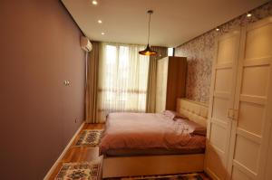Posteľ alebo postele v izbe v ubytovaní Apartments Kaloj