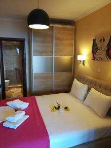 Rúm í herbergi á Olympic Hotel