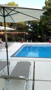 Bazén v ubytování Pessada Bay Studios and Apartments nebo v jeho okolí