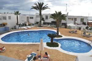 Bazén v ubytování AZAHARA PLAYA -LAS VISTAS BEACH Free Wifi nebo v jeho okolí