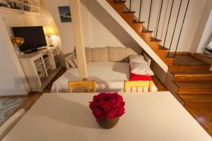 a living room with a table with a flower on it at Barbarossa House with parking in Cres