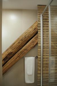 a bathroom with a wooden beam on the wall at Original Douro Hotel in Peso da Régua