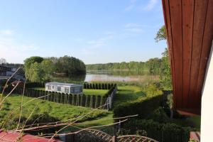 a view of a lake from a house at Domek nad jeziorem Bystrzyna in Świdwin