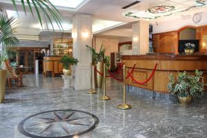 Fuajee või vastuvõtt majutusasutuses Hotel Romulus