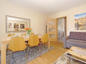 a living room with a table and chairs and a couch at Apartament Kameralny nad Motławą in Gdańsk