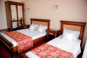 Postel nebo postele na pokoji v ubytování Richmond Hotel