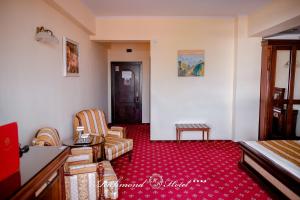 Postel nebo postele na pokoji v ubytování Richmond Hotel