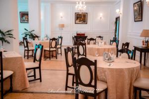 Restaurace v ubytování Richmond Hotel
