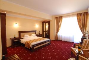 Postel nebo postele na pokoji v ubytování Richmond Hotel