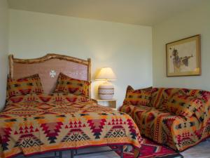 a bedroom with a bed and a couch at Lodgepole Gallery in Browning