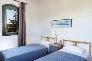 A bed or beds in a room at Traditional Sea Side Cottage