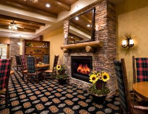 a lobby with a fireplace and a table and chairs at Hyatt Vacation Club at The Lodges at Timber Ridge in Branson