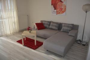 Ein Sitzbereich in der Unterkunft Sea View Apartments Pericic