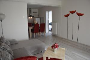 Ein Sitzbereich in der Unterkunft Sea View Apartments Pericic