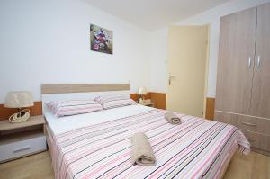 Postel nebo postele na pokoji v ubytování Apartmani Ana