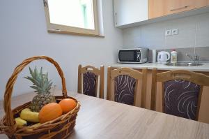 Kuchyň nebo kuchyňský kout v ubytování Apartmani Ana