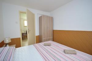Postel nebo postele na pokoji v ubytování Apartmani Ana