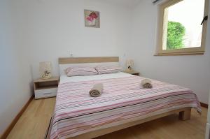 Postel nebo postele na pokoji v ubytování Apartmani Ana
