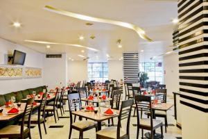 a dining room filled with tables and chairs at Hotel & Suites PF in Mexico City