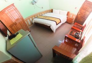 an overhead view of a bedroom with a bed and a piano at Hoa Binh Hotel in Dong Hoi