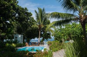 Piscine de l'établissement Le Repaire - Boutique Hotel & Restaurant ou située à proximité